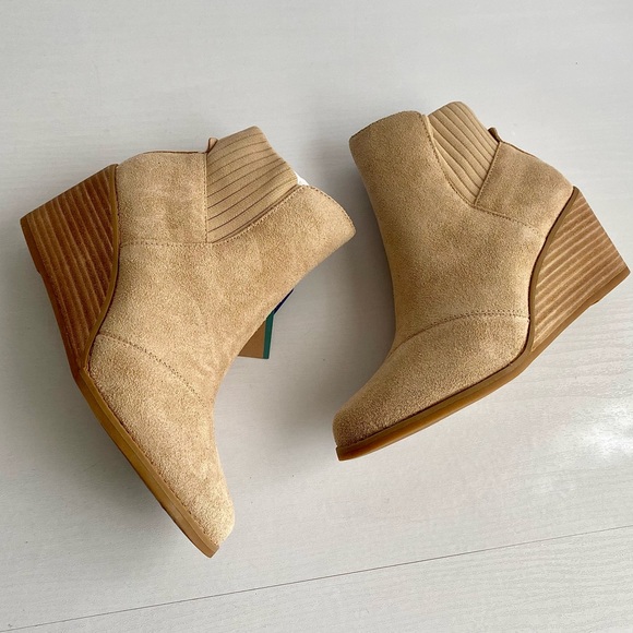 ✨New TOMS Sadie Suede Wedge Booties Sand Beige Size 7 - Picture 5 of 12